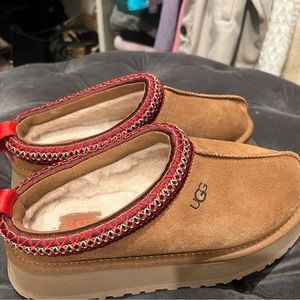 UGG women’s platform Tazz slipper size 8, new without box. Never worn